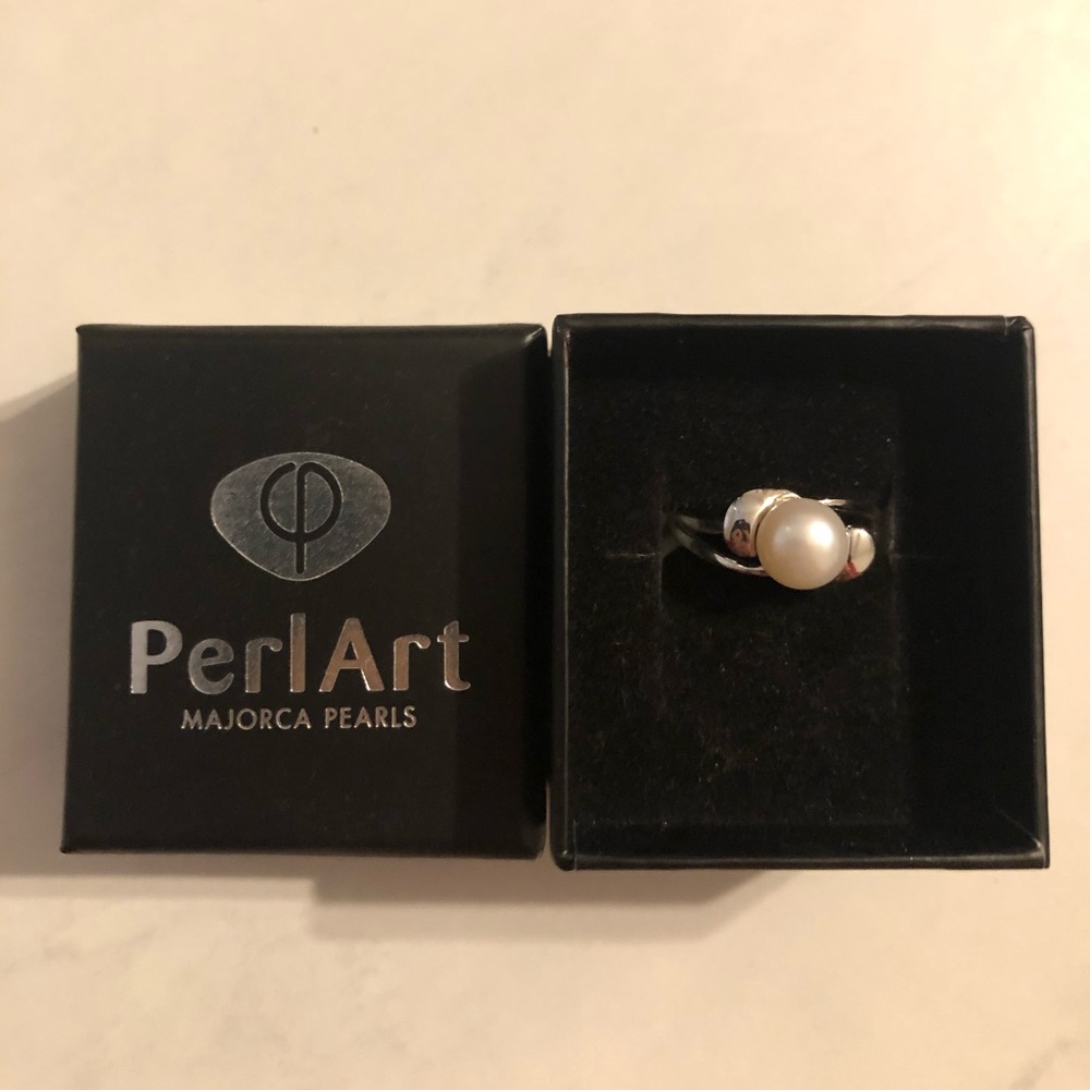 Classic Pearl Ring